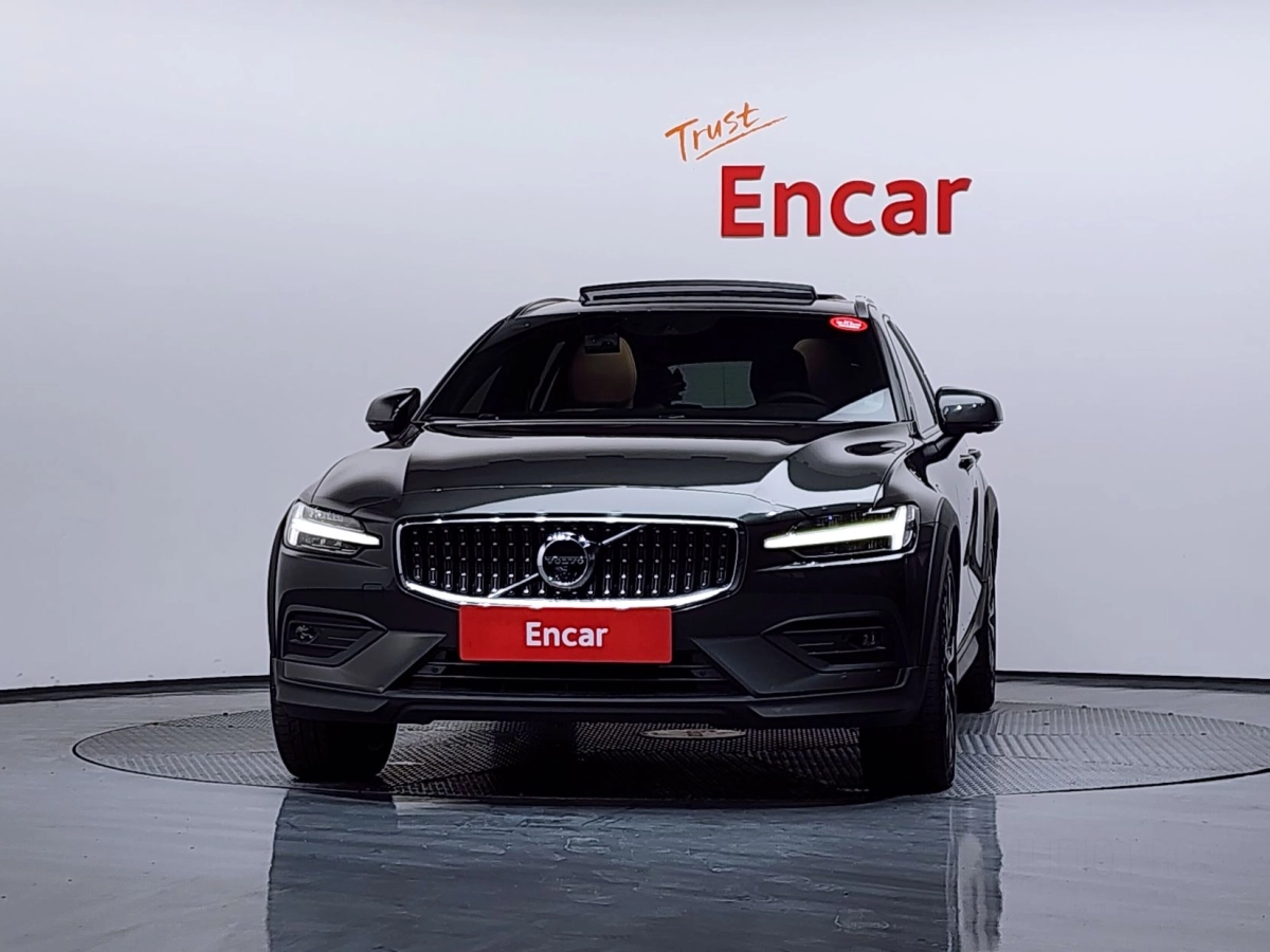 VOLVO V60 CROSS COUNTRY