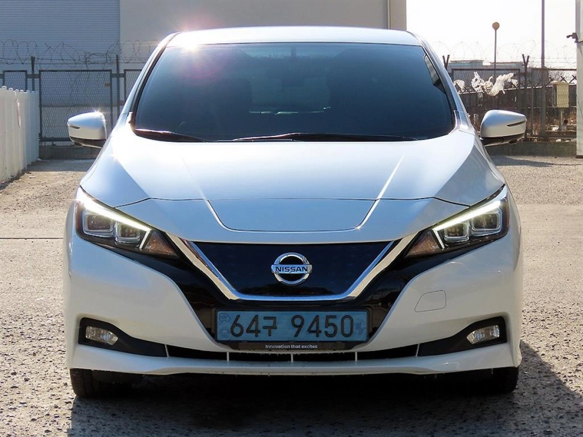 NISSAN LEAF ZE1  2019