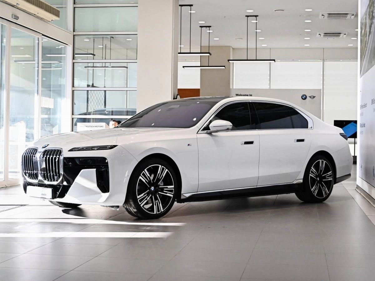 BMW I7 G70  2025