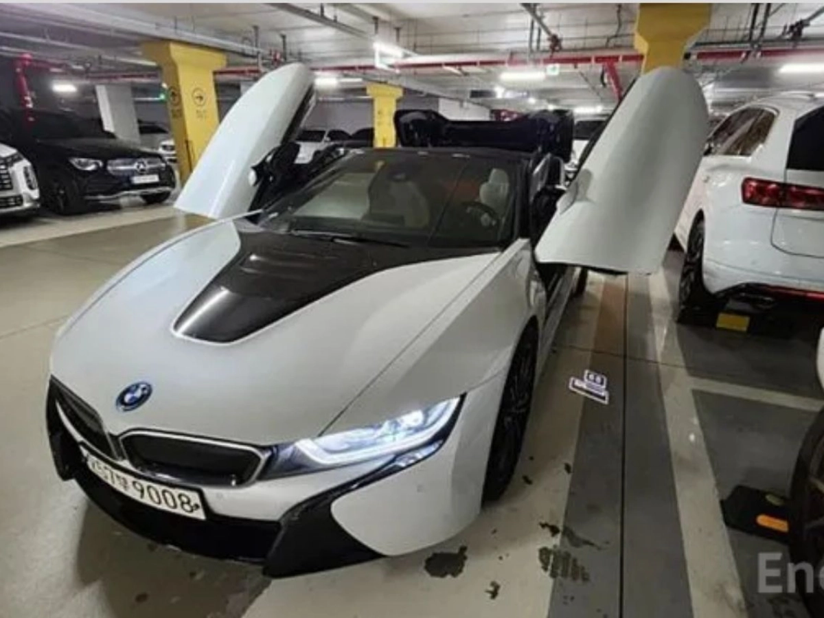 BMW I8