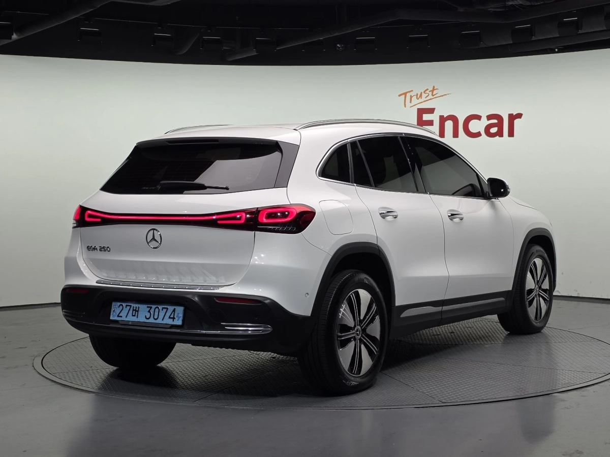 MERCEDES BENZ EQA H243