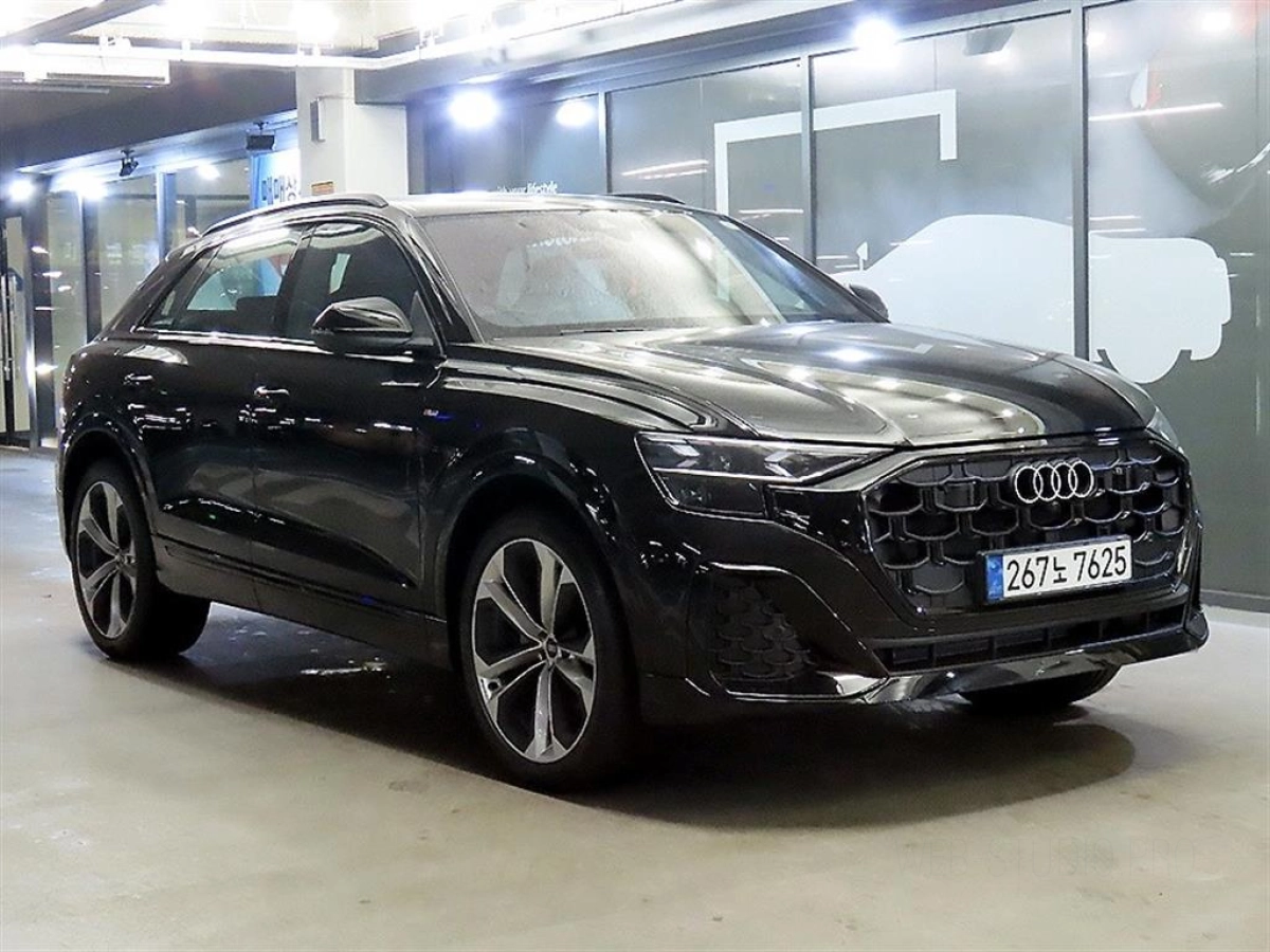 AUDI Q8 4M  2026