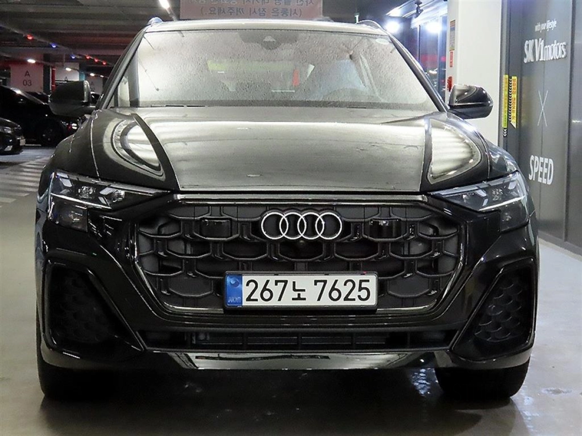 AUDI Q8 4M