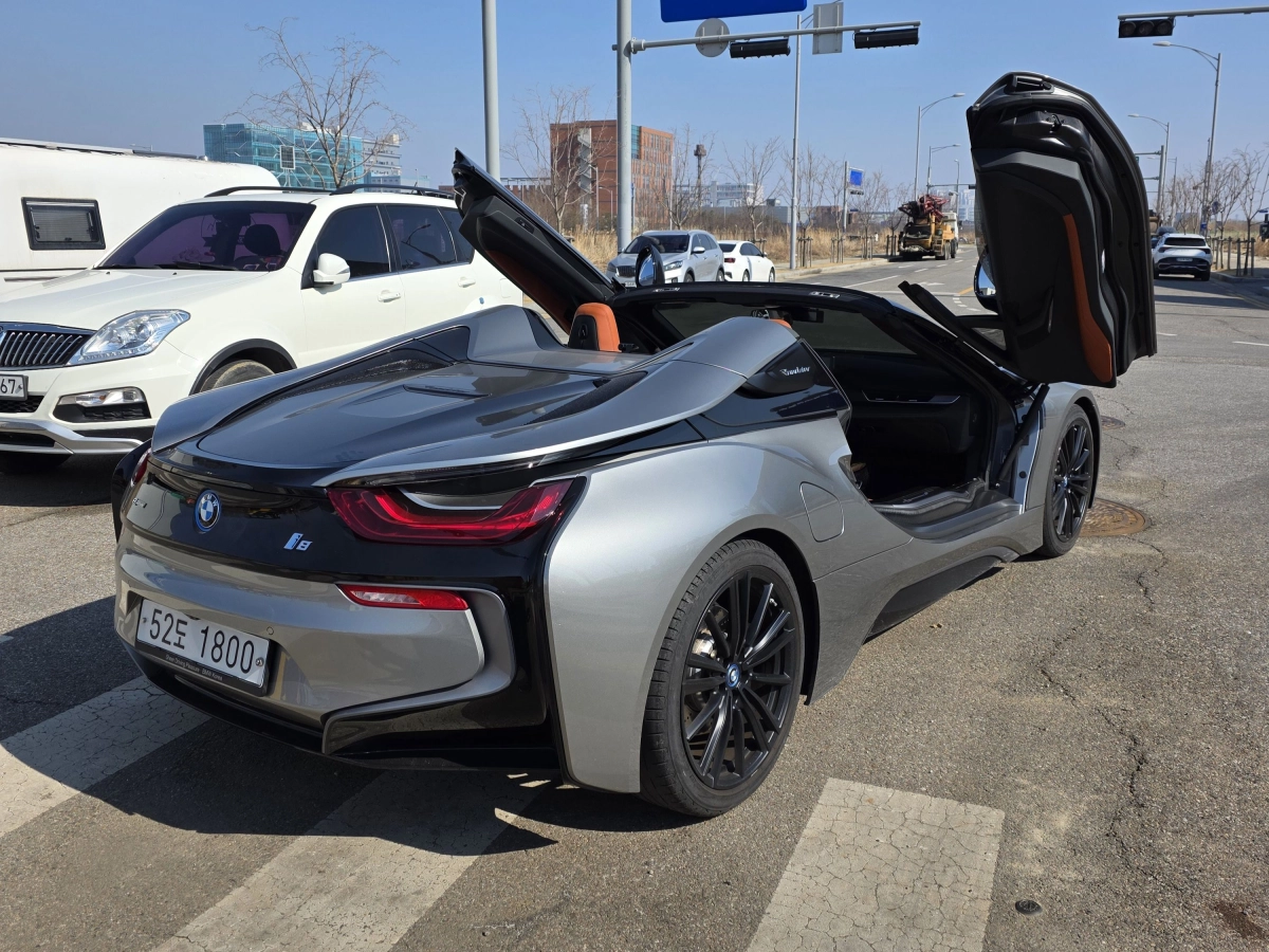 BMW I8