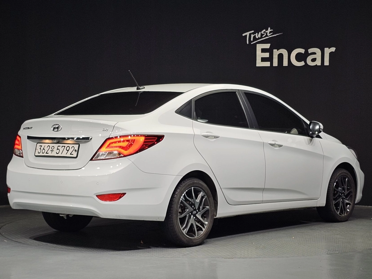 HYUNDAI ACCENT NEW