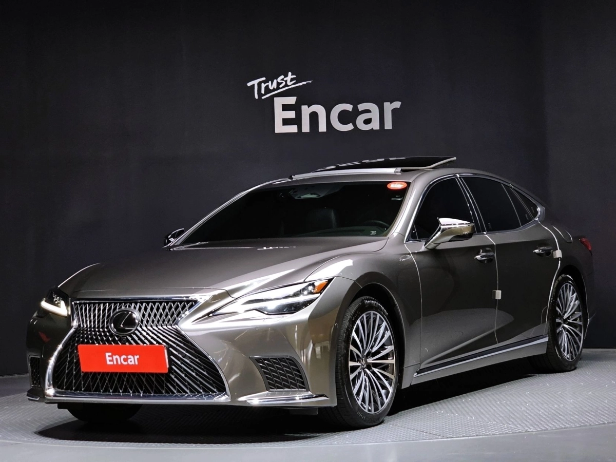 LEXUS LS500H  2024