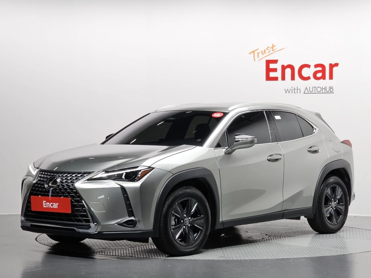LEXUS UX300H  2025