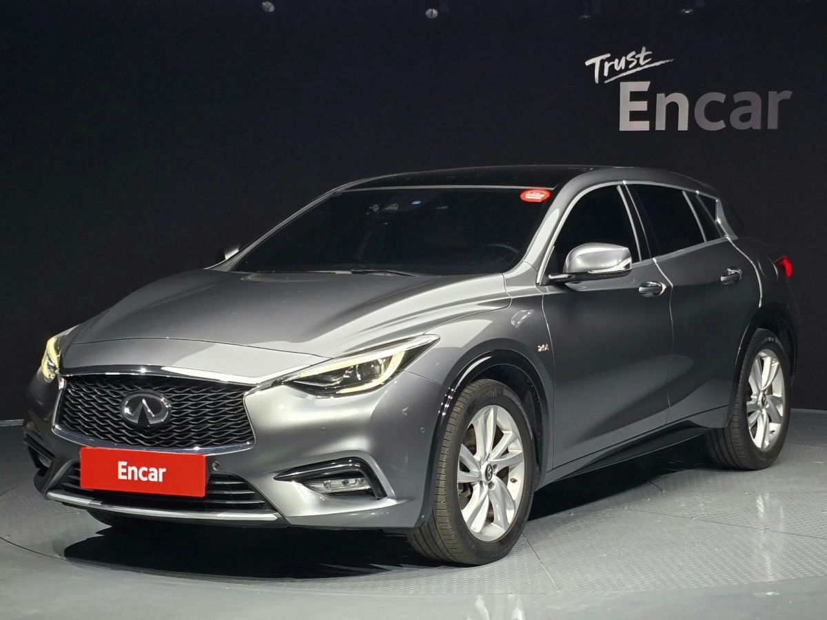 INFINITI Q30  2019