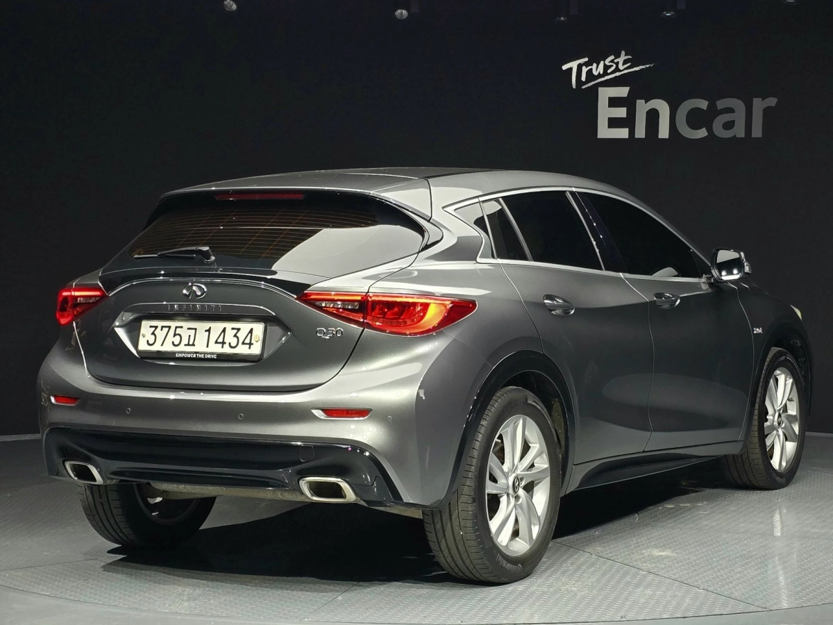 INFINITI Q30