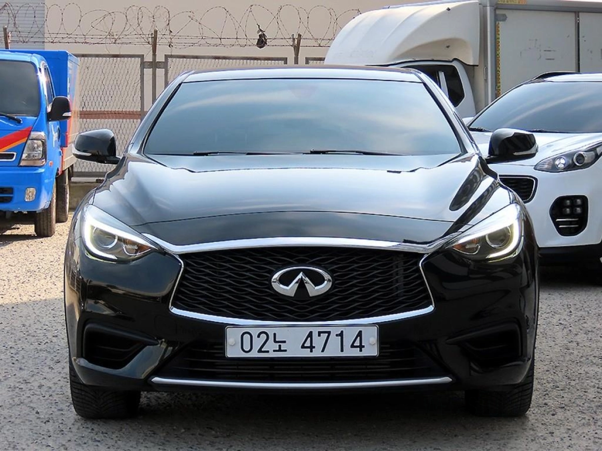 INFINITI Q30  2019