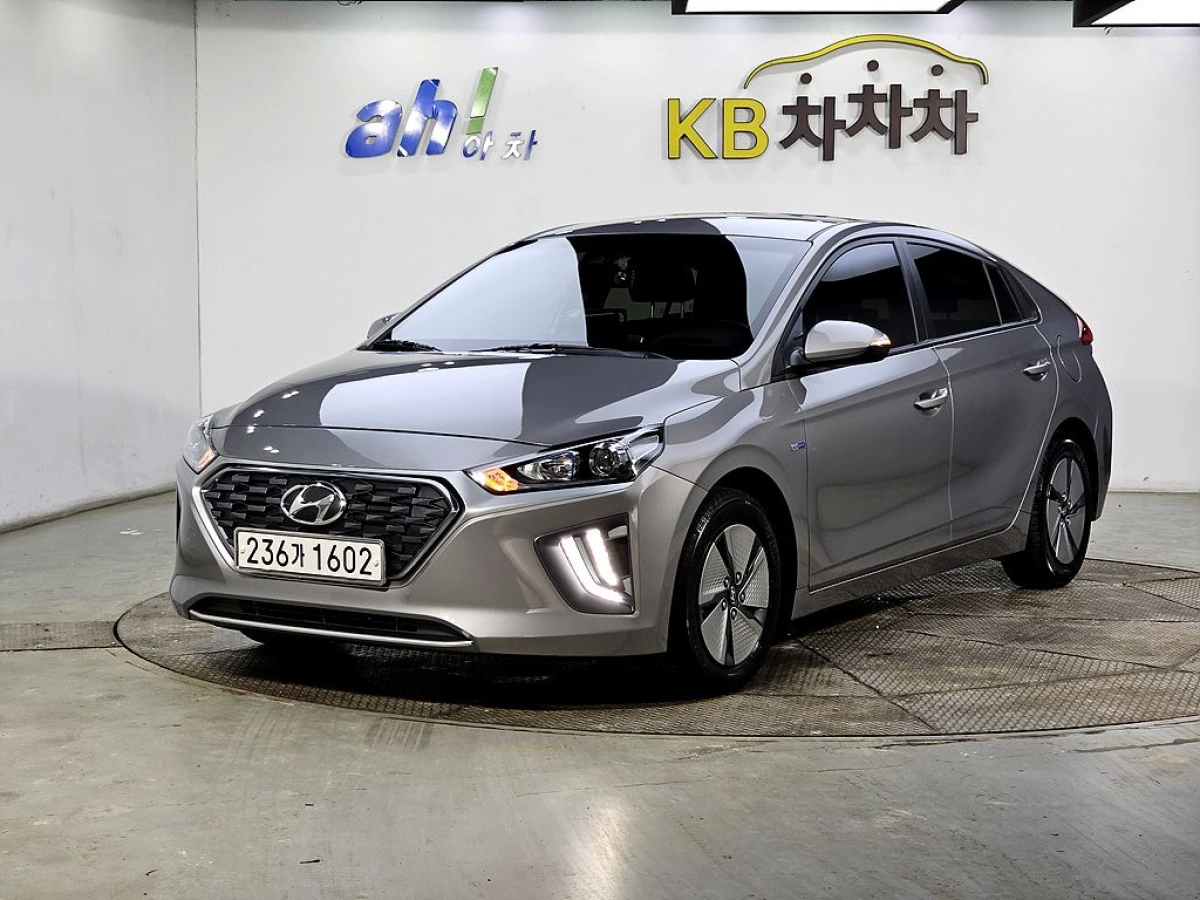 HYUNDAI IONIQ HYBRID  2020