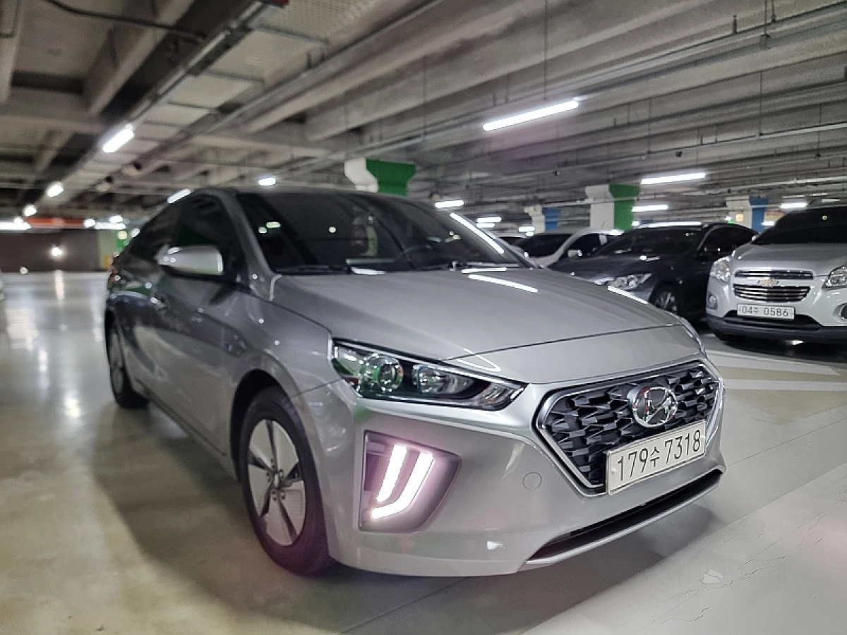 HYUNDAI IONIQ HYBRID