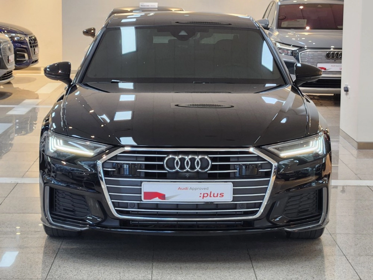 AUDI A6 C8