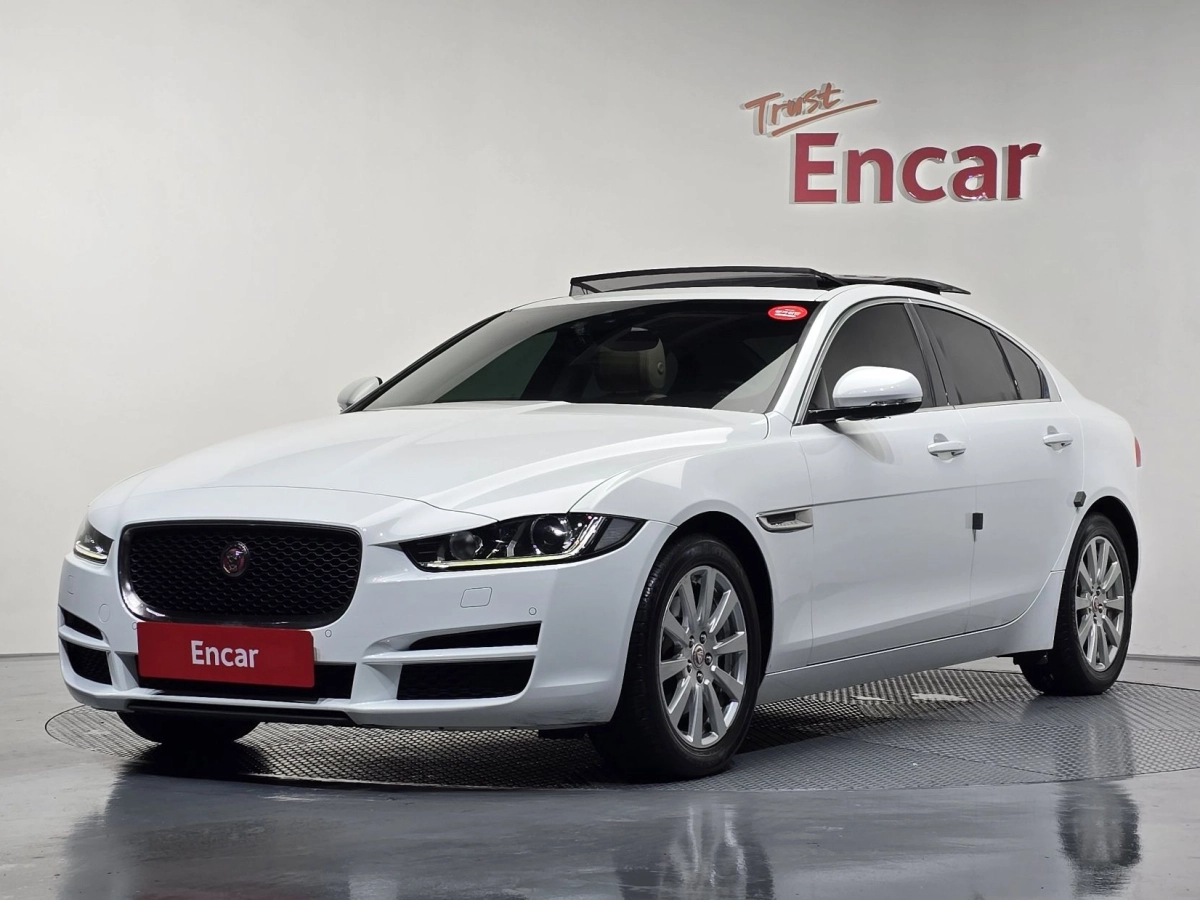 JAGUAR XE