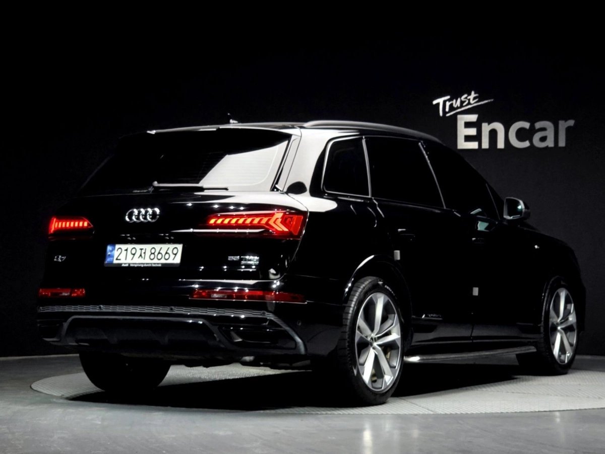 AUDI Q7 4M