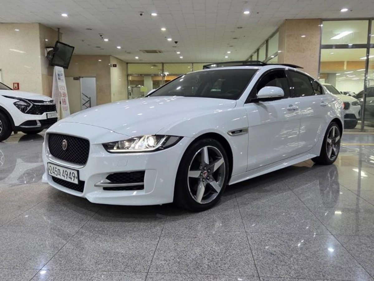 JAGUAR XE