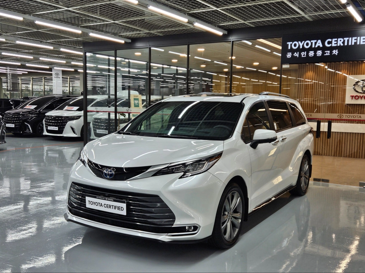 TOYOTA SIENNA 2025