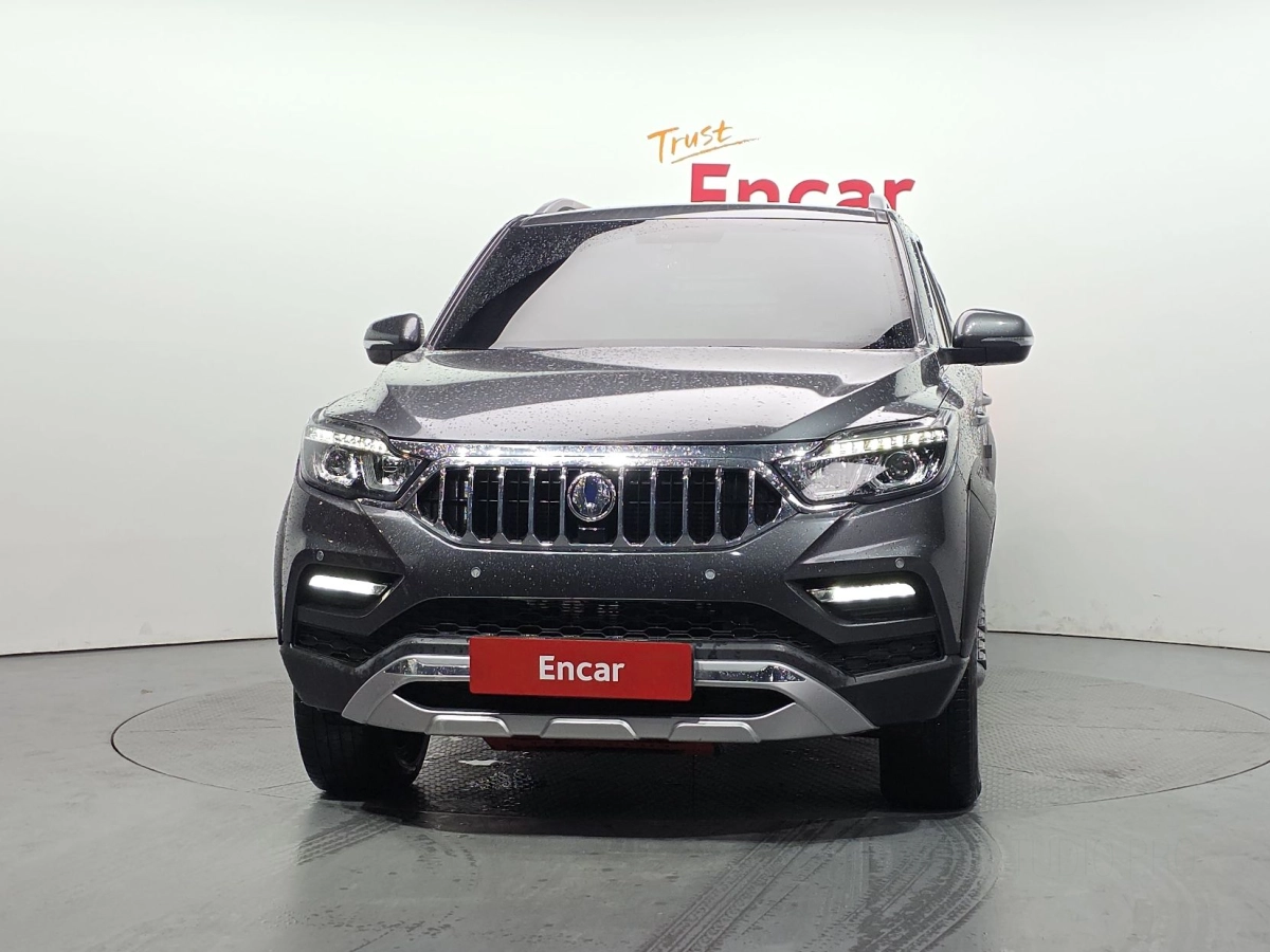 SSANGYONG REXTON SPORTS CAR