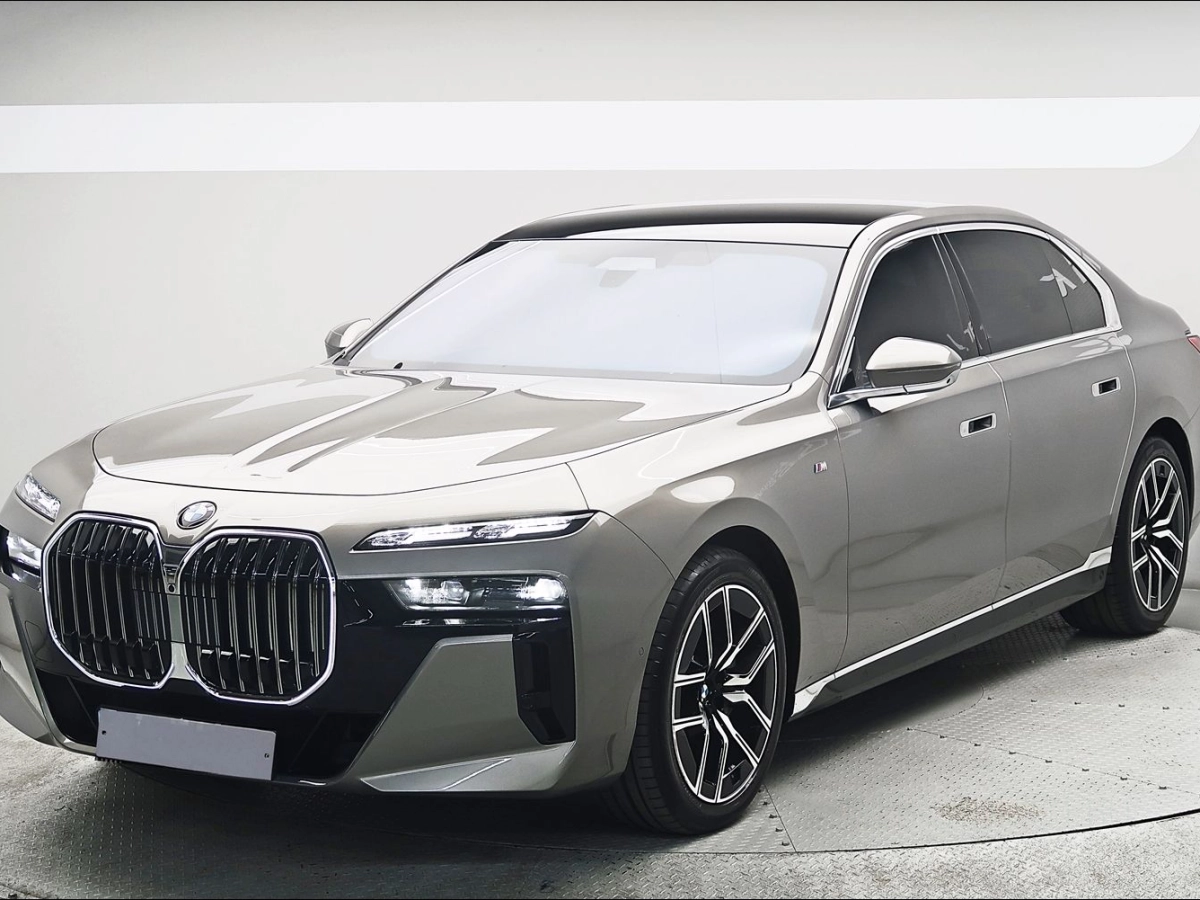 BMW 7-SERIES G70 2025