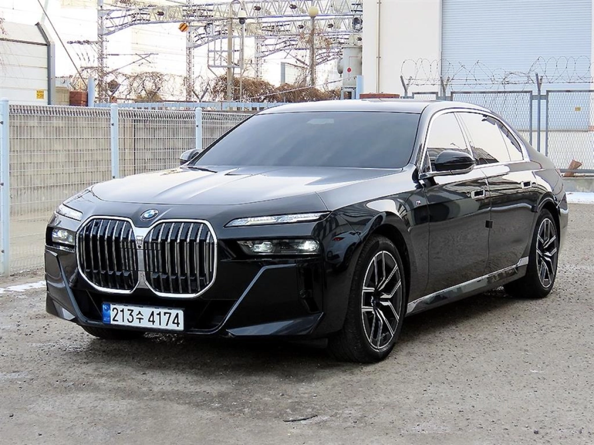 BMW 7-SERIES G70