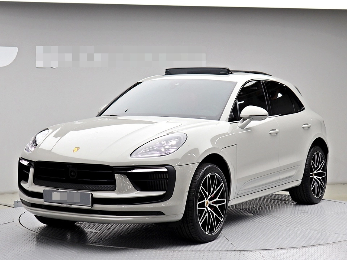 PORSCHE MACAN