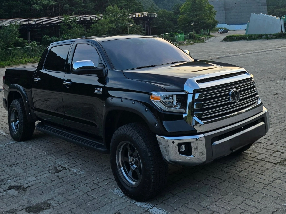 TOYOTA TUNDRA