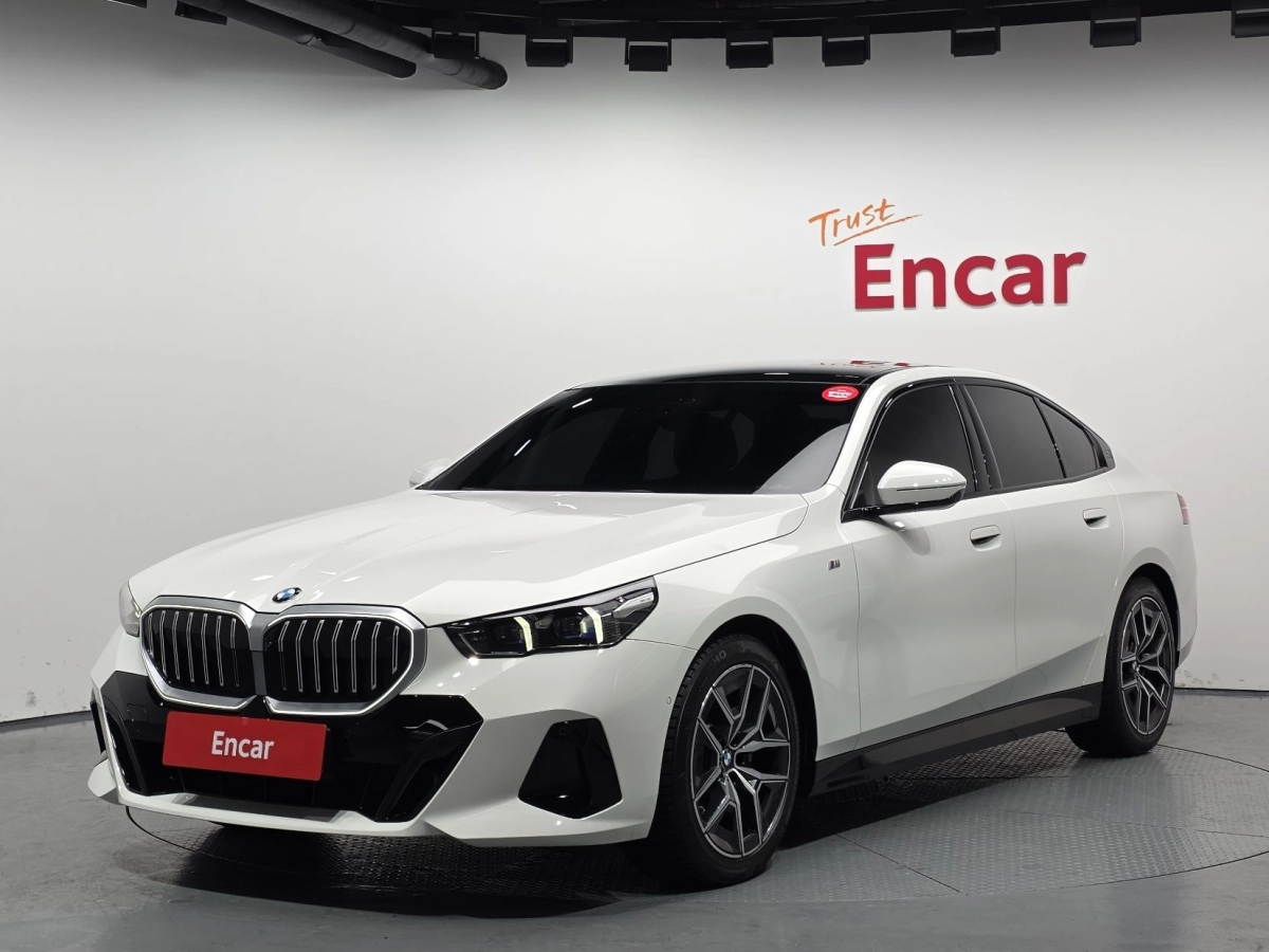 BMW 5-SERIES G60 2025