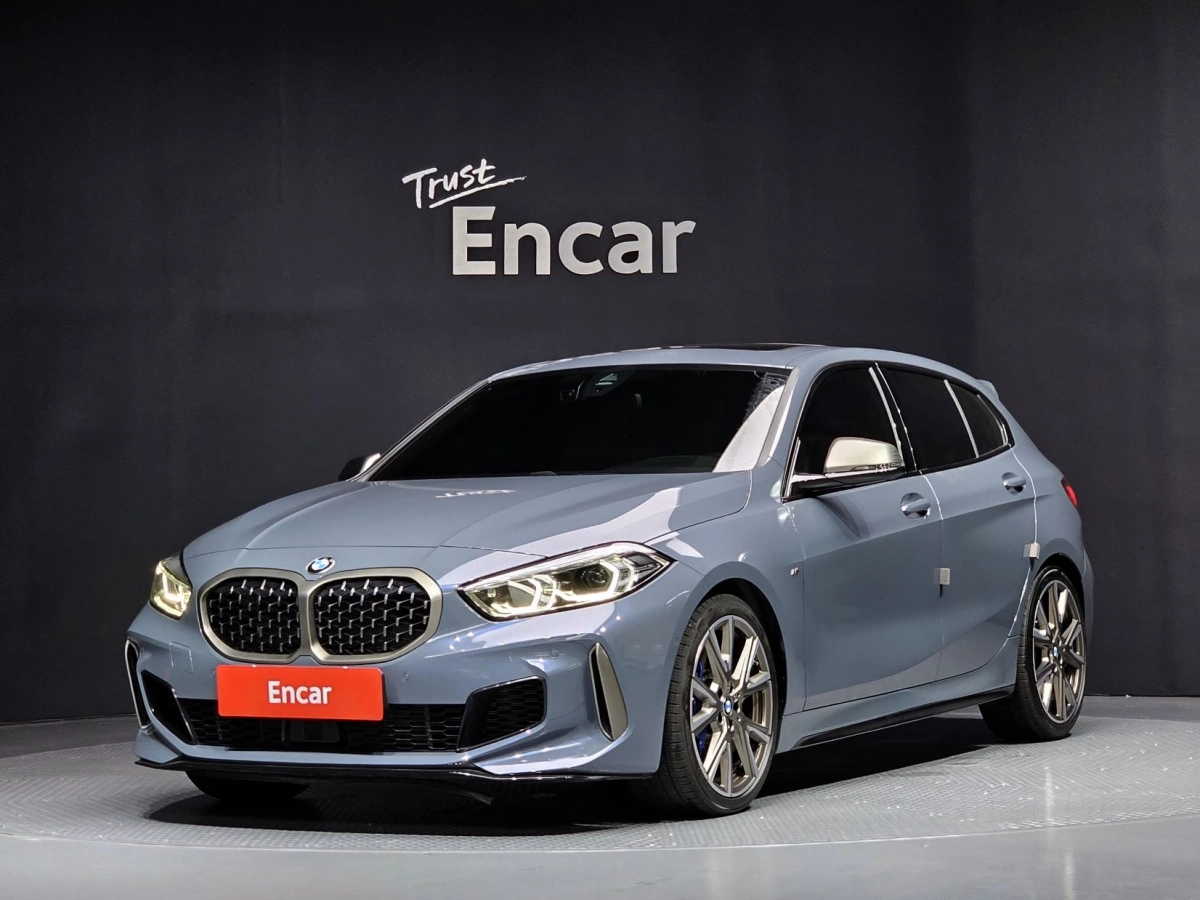 BMW 1-SERIES F40  2024