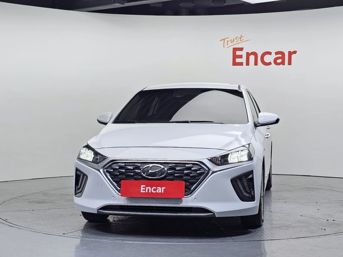HYUNDAI IONIQ HYBRID