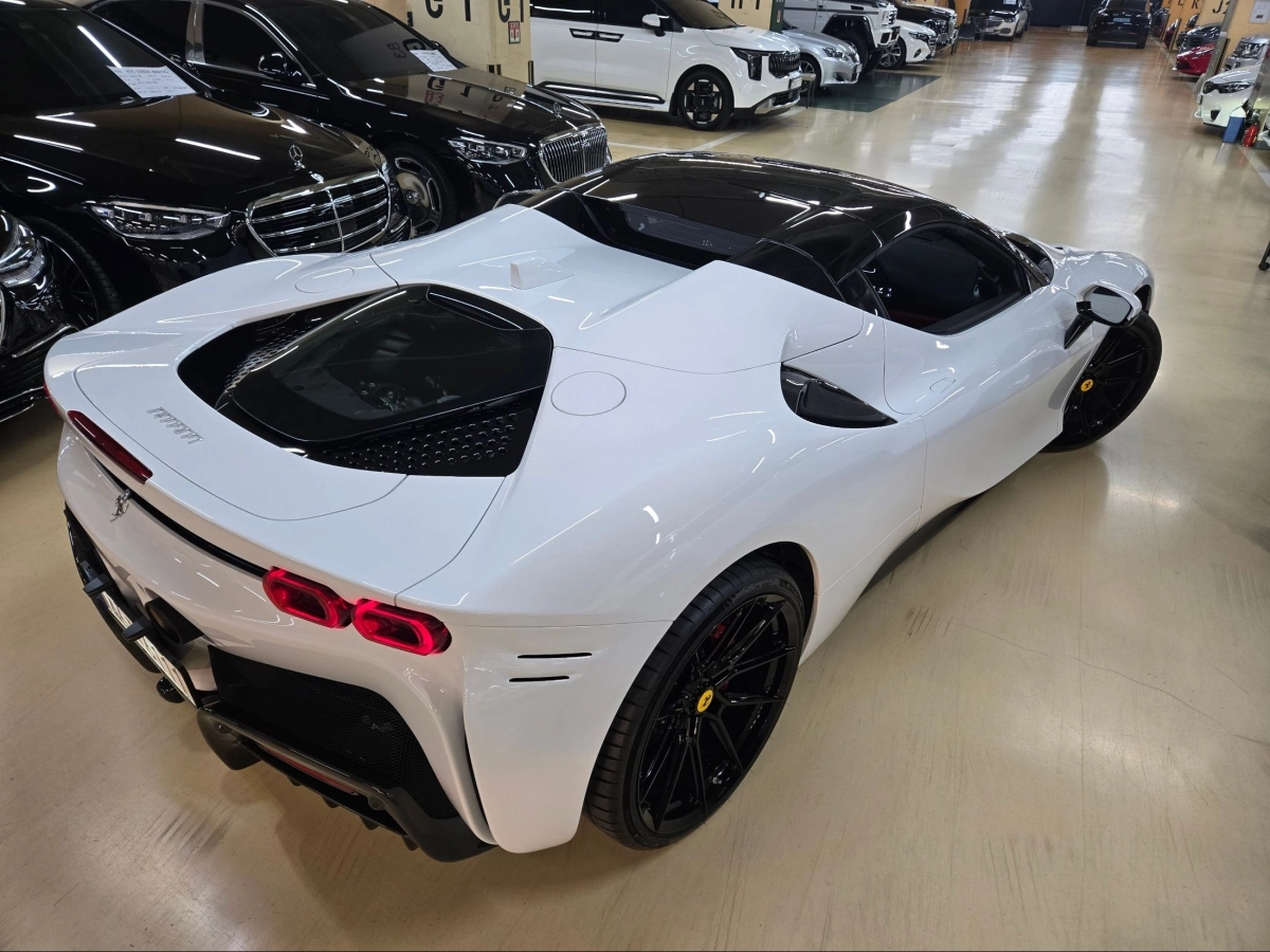 FERRARI SF90 SPIDER
