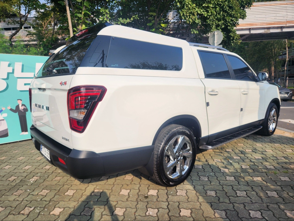 SSANGYONG REXTON SPORTS CAR