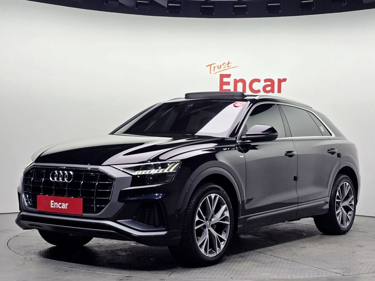AUDI Q8 4M