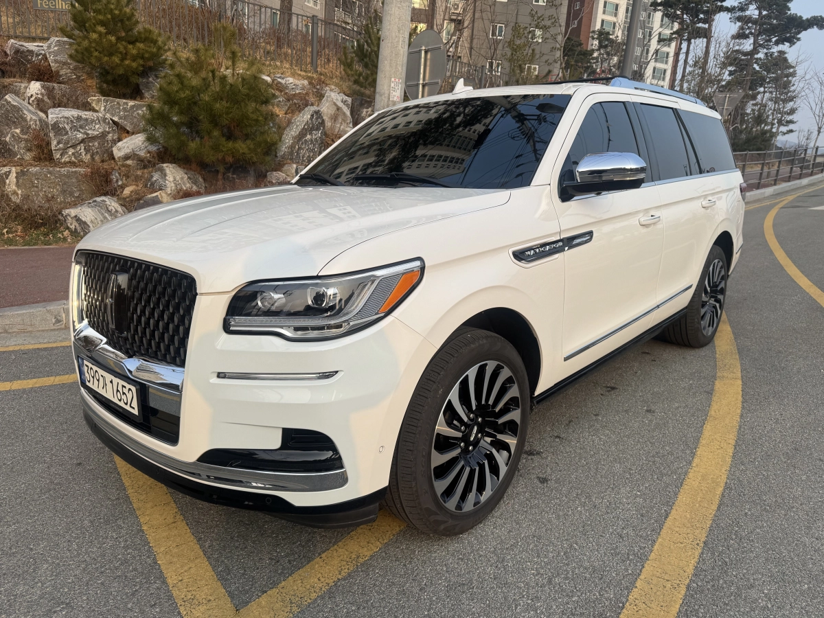 LINCOLN NAVIGATOR  2023