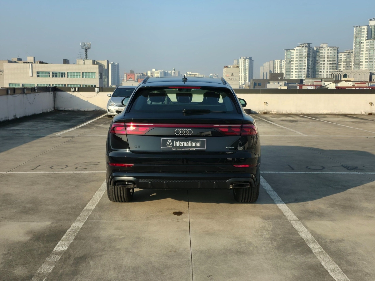 AUDI Q8 4M