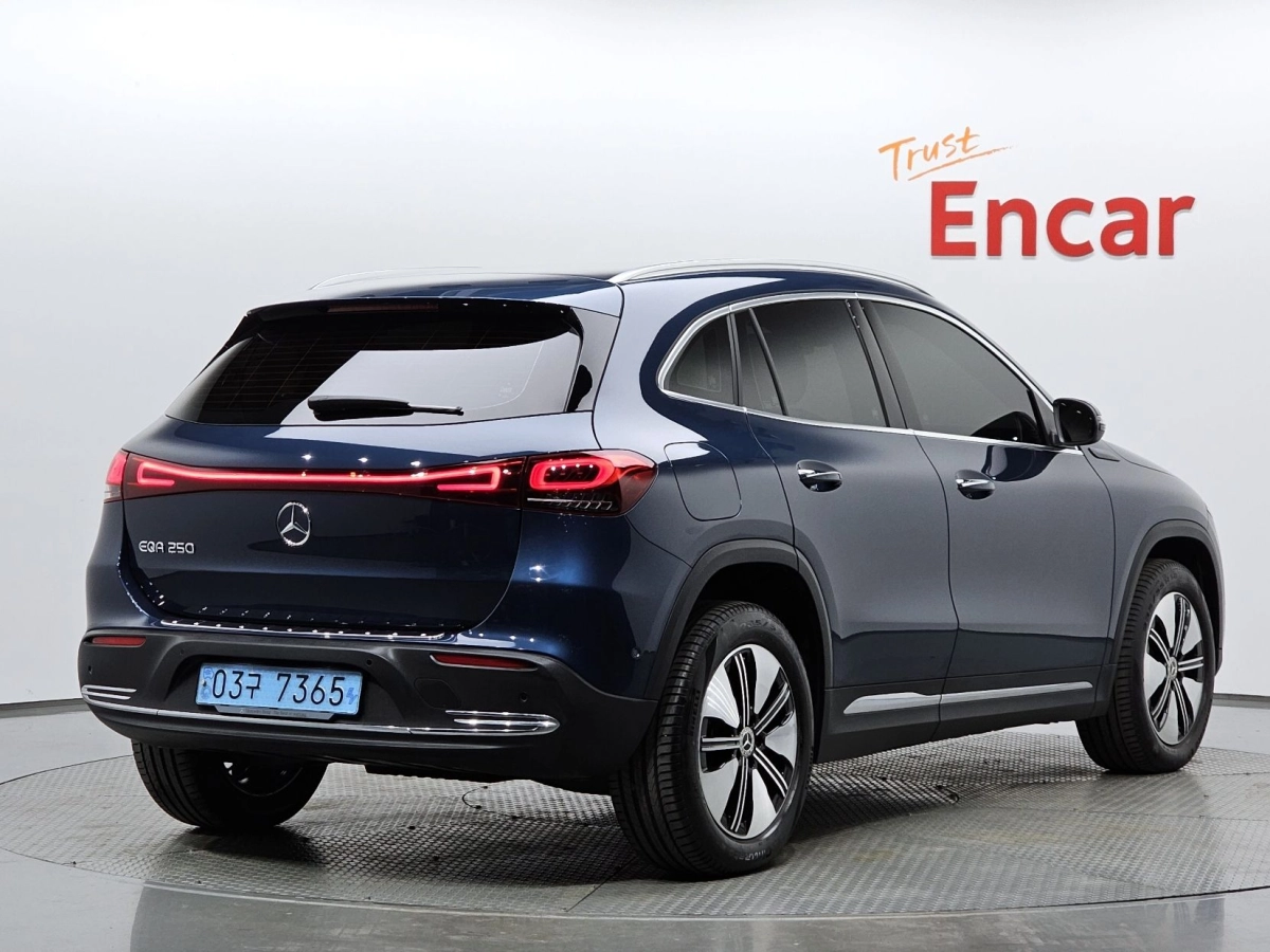 MERCEDES BENZ EQA H243  2022