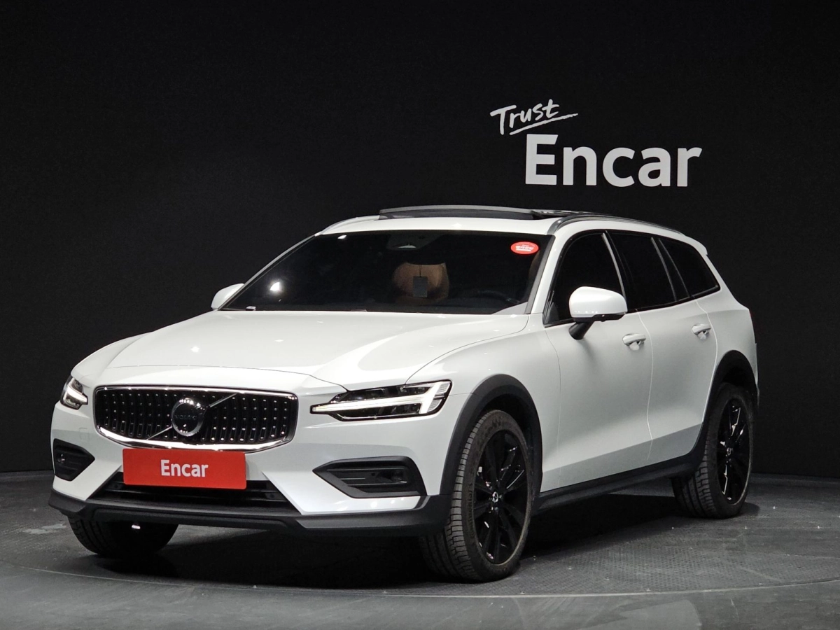 VOLVO V60 CROSS COUNTRY  2023
