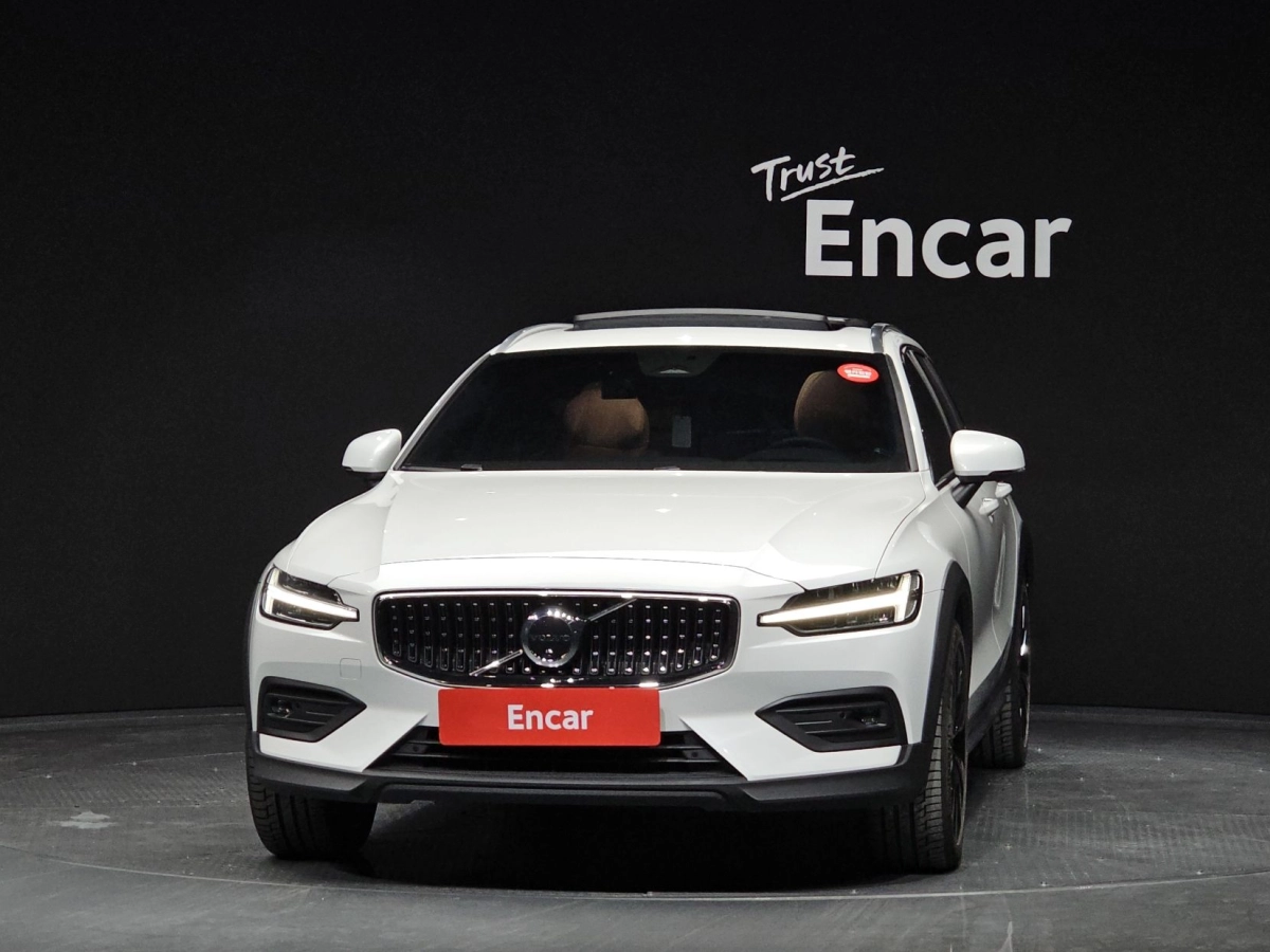 VOLVO V60 CROSS COUNTRY