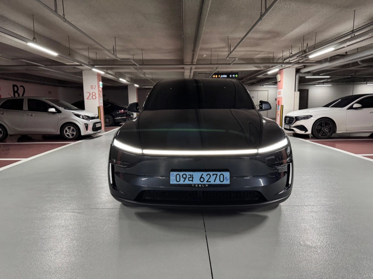 TESLA MODEL Y