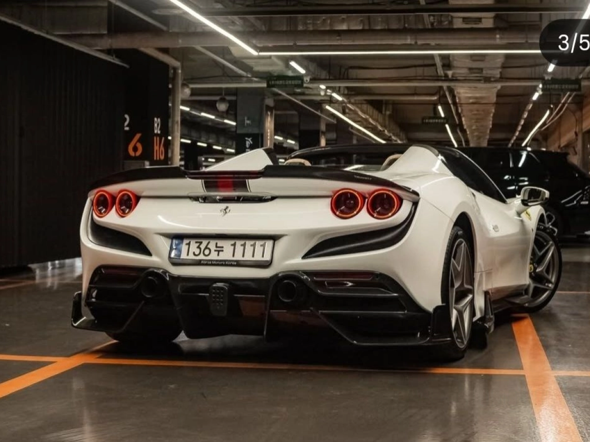 FERRARI F8 SPIDER