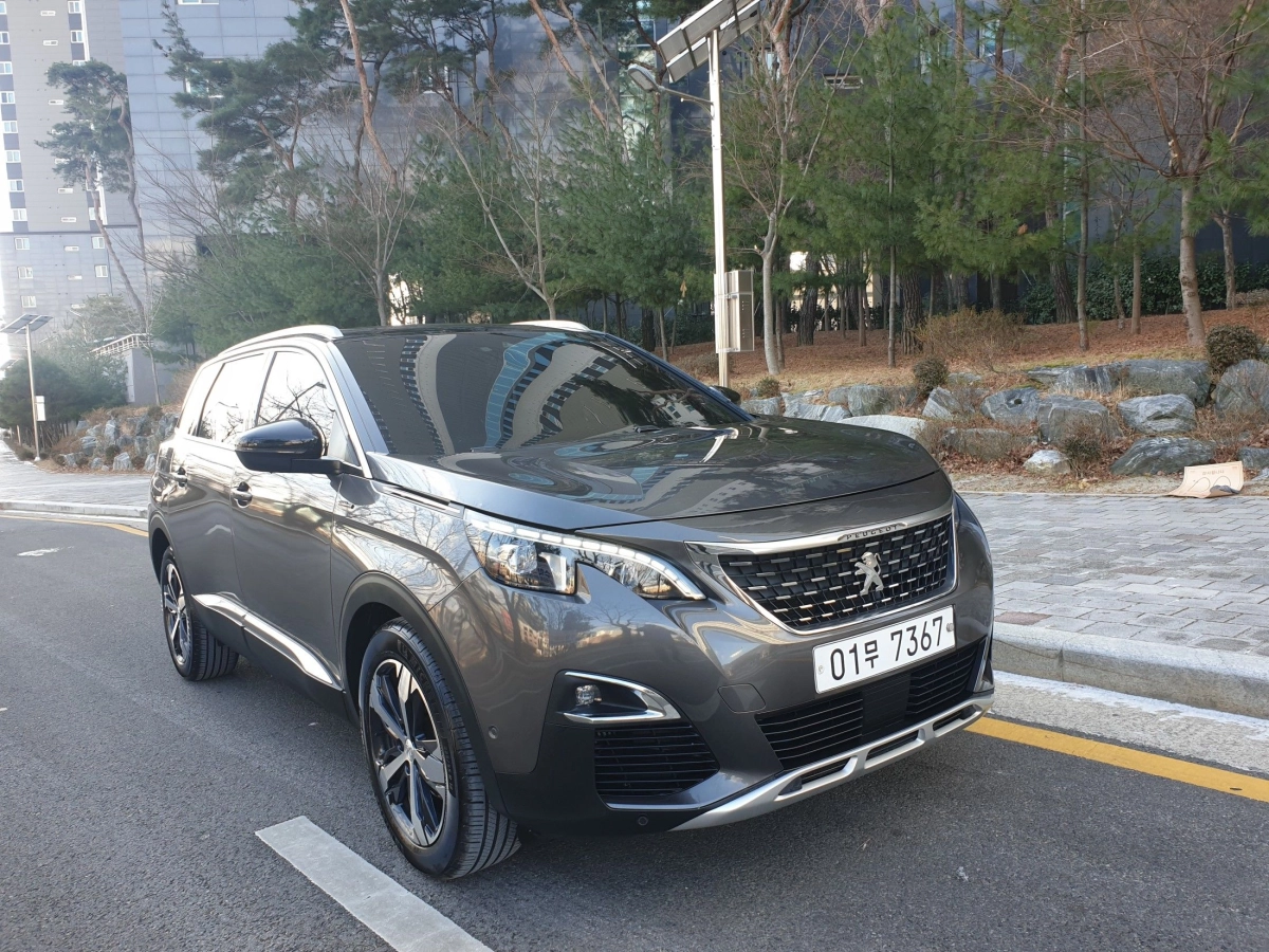 PEUGEOT 5008  2019