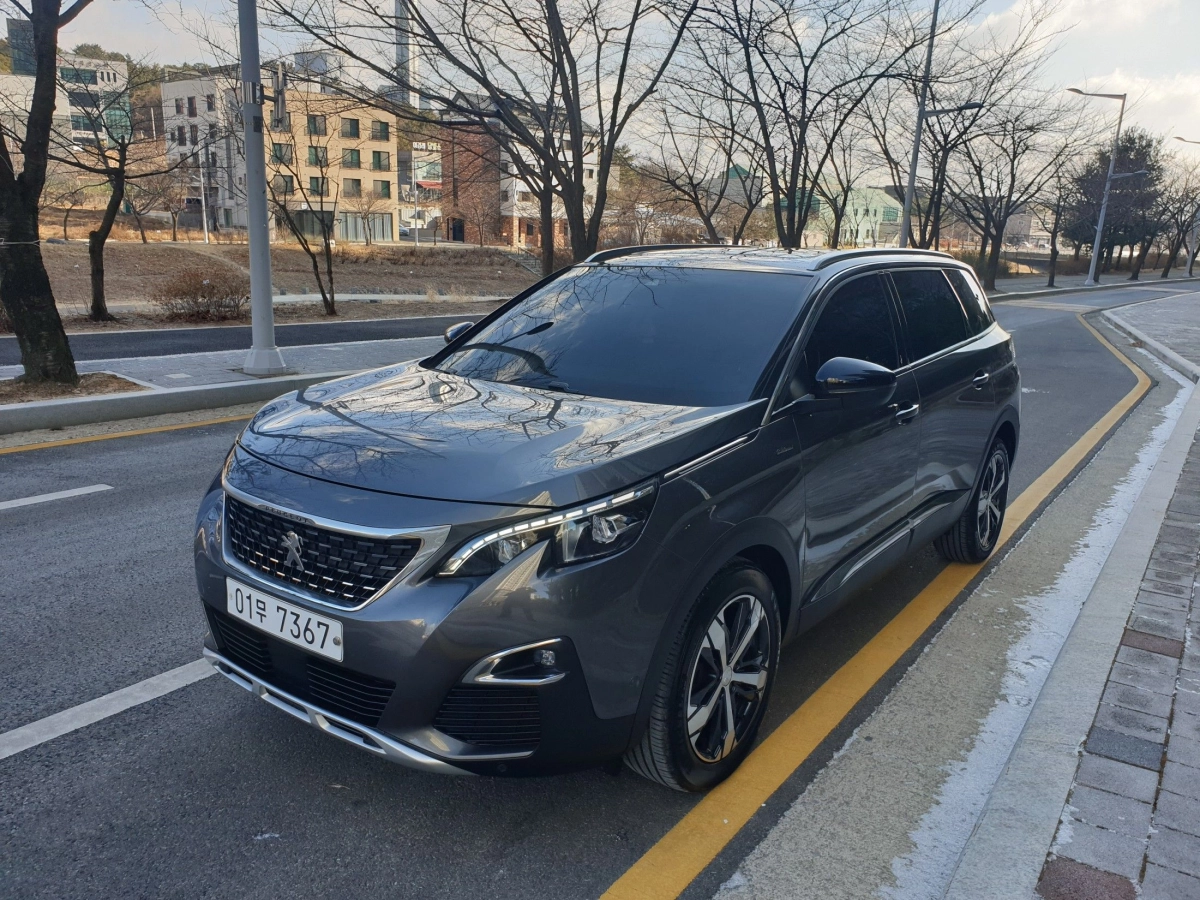 PEUGEOT 5008
