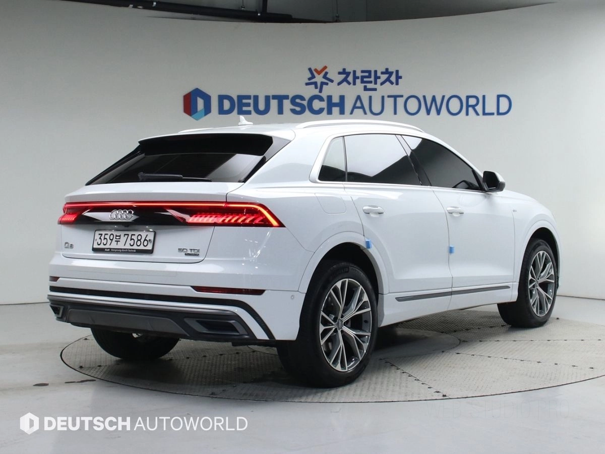 AUDI Q8 4M