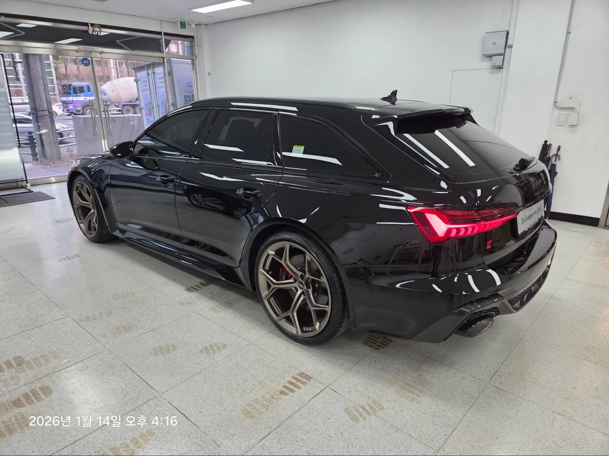 AUDI RS6 C8