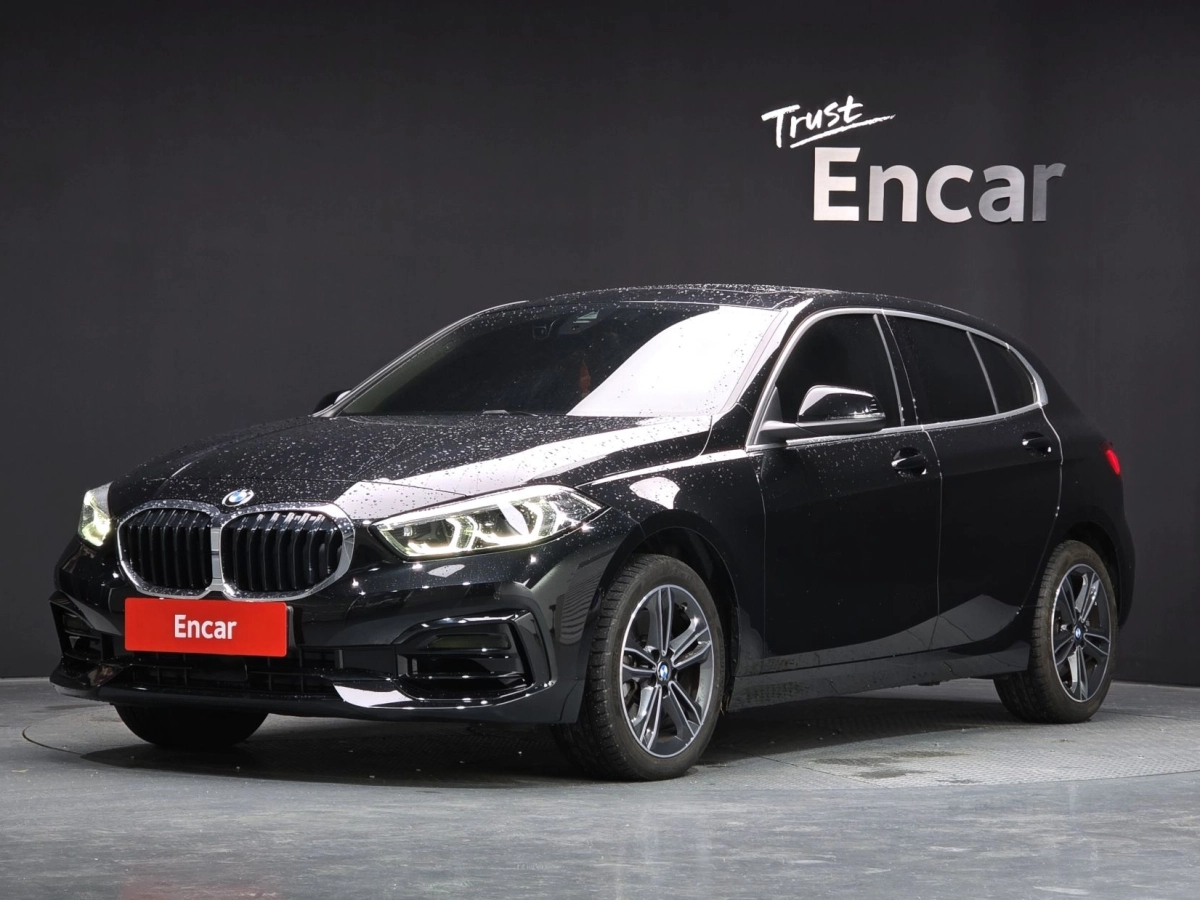 BMW 1-SERIES F40  2024