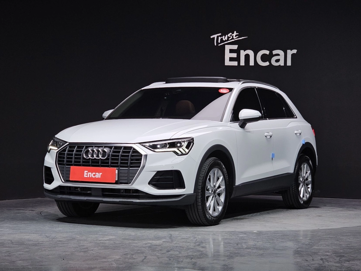 AUDI Q3 F3