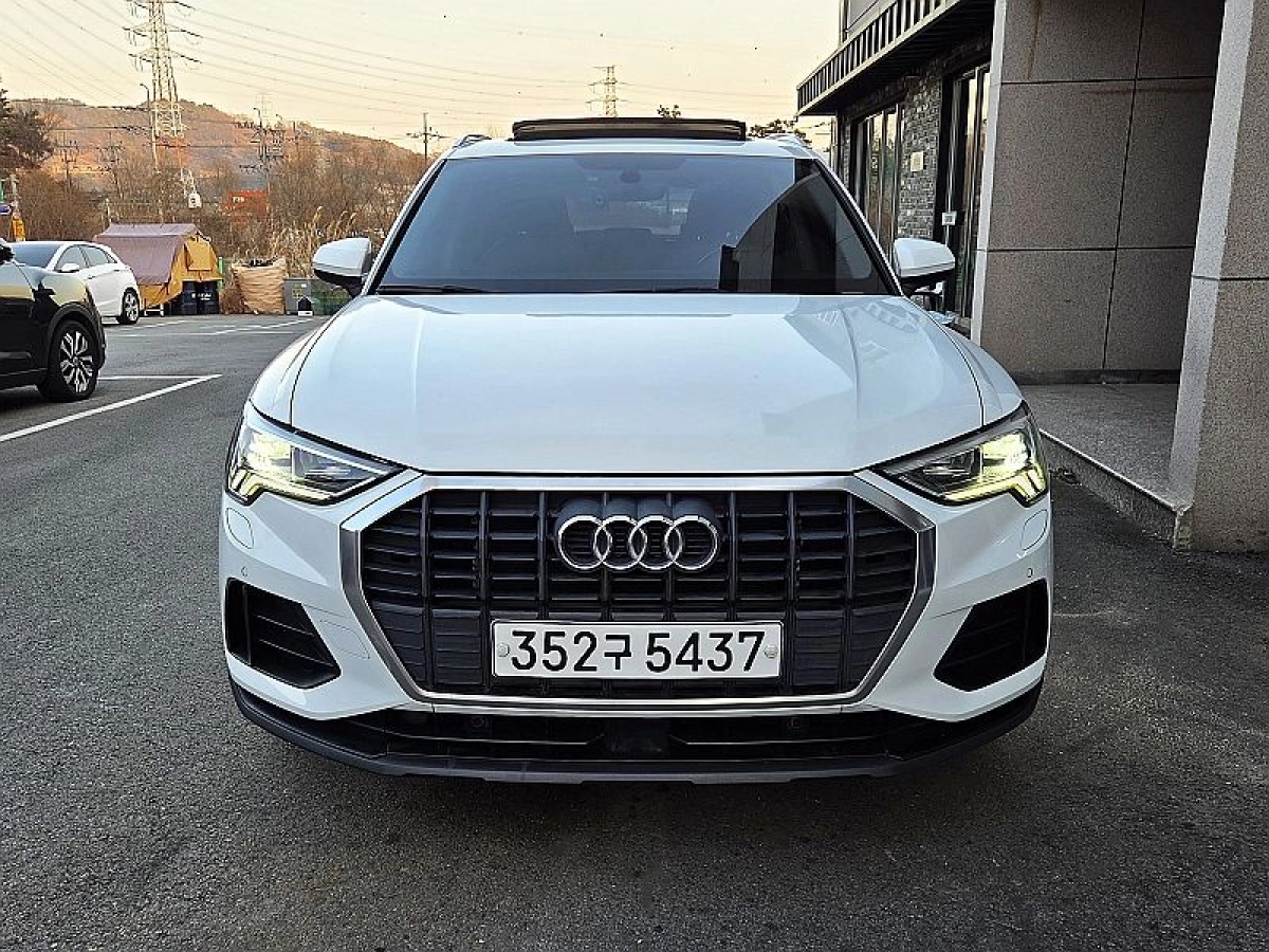 AUDI Q3 F3