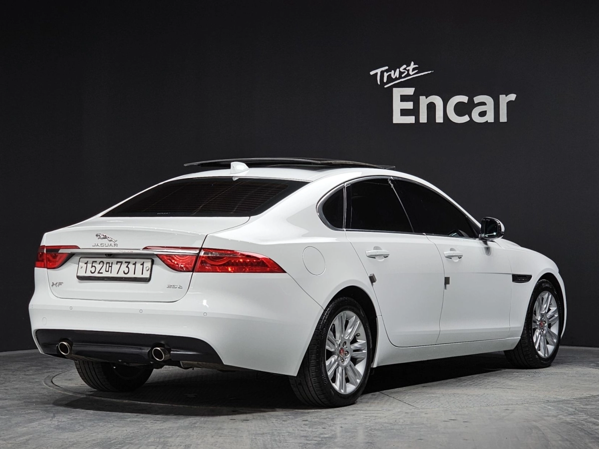 JAGUAR XF X260
