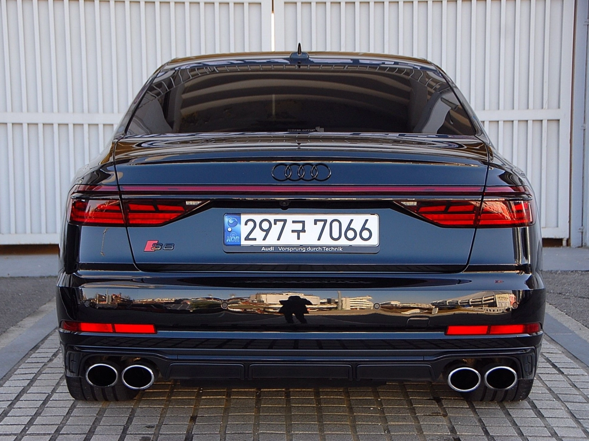 AUDI S8 D5