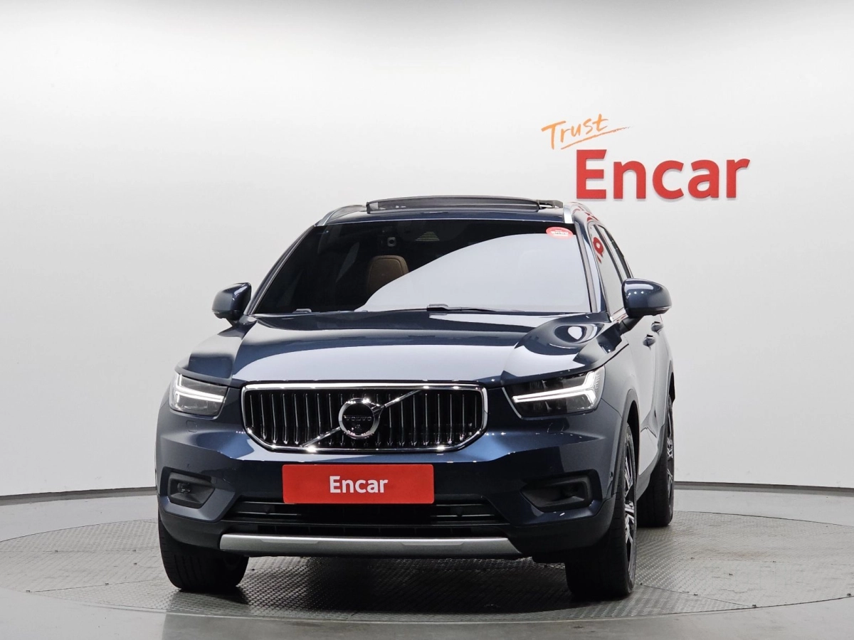 VOLVO XC40