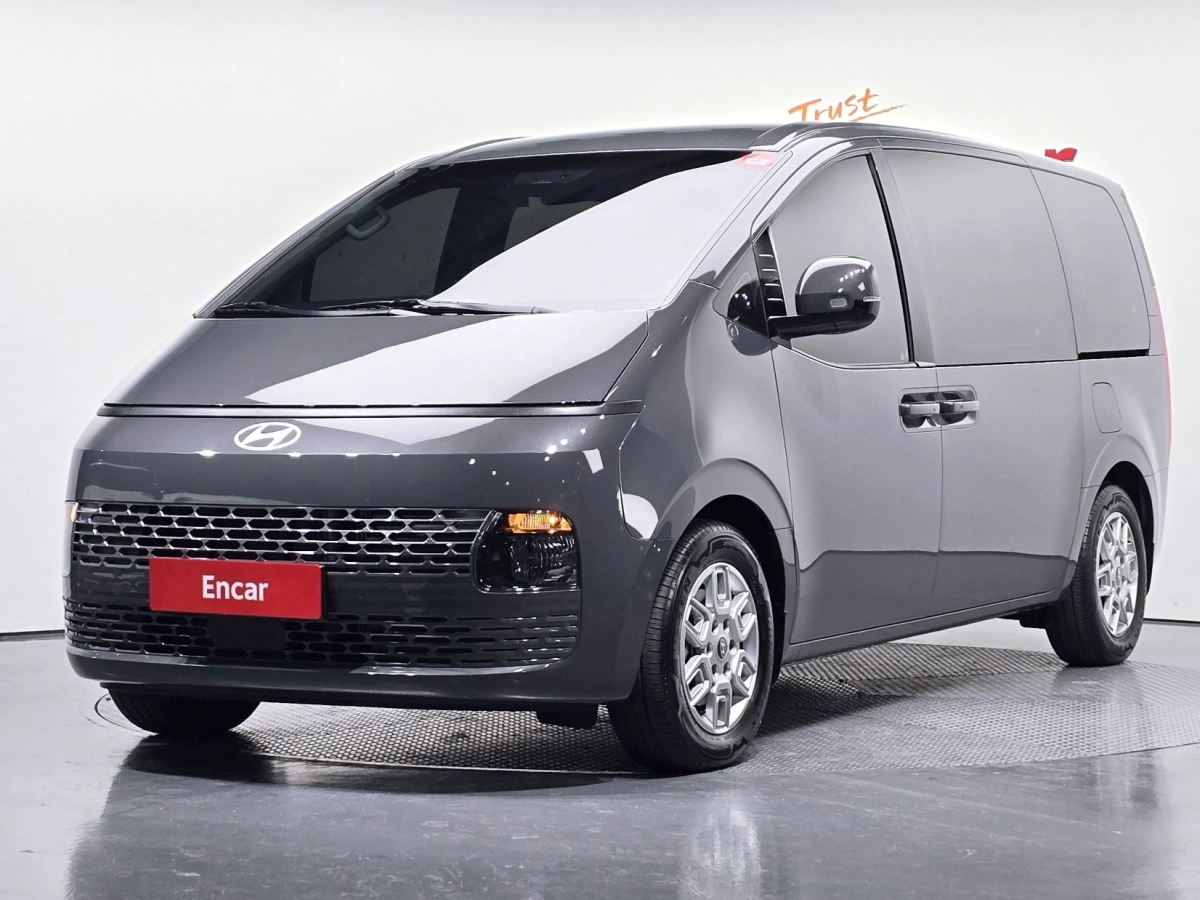 HYUNDAI STARIA 2025